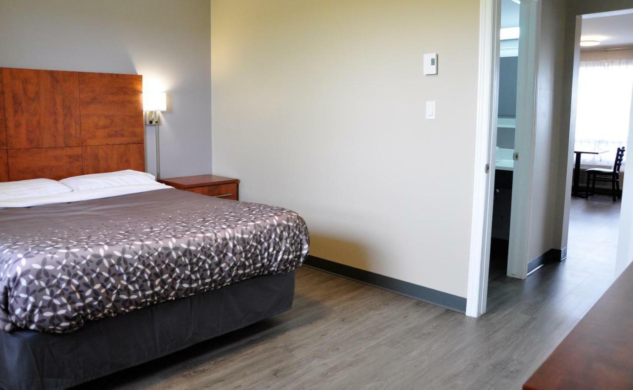 Moonlight Inn And Suites Sudbury Exterior foto